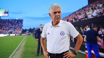 FORT LAUDERDALE, FLORIDA - JULY 21: Manager Ricardo Ferretti of Cruz Azul looks on during the first half of the Leagues Cup 2023 match against Inter Miami CF at DRV PNK Stadium on July 21, 2023 in Fort Lauderdale, Florida.   Hector Vivas/Getty Images/AFP (Photo by Hector Vivas / GETTY IMAGES NORTH AMERICA / Getty Images via AFP)