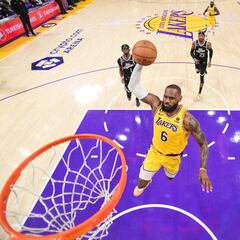 ¡LeBron James, historia pura!, primer jugador en anotar al menos 40 puntos a todos los equipos de la NBA