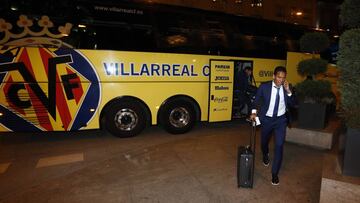 LLEGADA AL HOTEL PALACE MADRID DEL VILLARREAL CON BACCA A LA CABEZA.