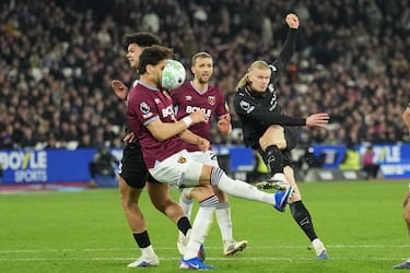 In pictures: Brutal Haaland hit downs defender as Man City held by West Ham