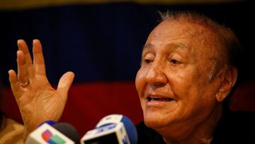 Colombian centre-right presidential candidate Rodolfo Hernandez gestures as he speaks during a news conference in Miami, Florida, U.S. June 9, 2022. REUTERS/Marco Bello