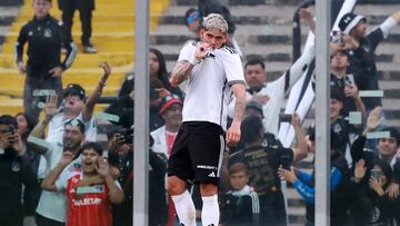 Futbol, Colo Colo vs Deportes Iquique.
Fecha 29, Campeonato Nacional 2024.
El jugador de Colo Colo Carlos Palacios, centro, celebra su gol contra Deportes Iquique durante el partido de primera division disputado en el estadio Monumental en Santiago, Chile.
03/11/2024
Felipe Zanca/Photosport
Football, Colo Colo vs Deportes Iquique.
29th turn, 2024 National Championship.
Colo Colo's player Carlos Palacios, center, celebrates his goal against Deportes Iquique during the first division match held at the Monumental stadium in Santiago, Chile.
03/11/2024
Felipe Zanca/Photosport