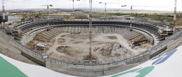 La grada baja ya construida. La grada alta construyéndose.