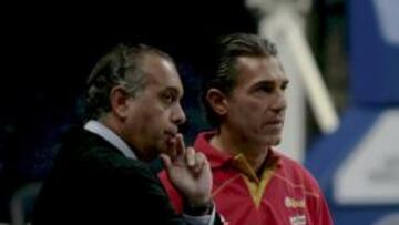 <b>CORDIALIDAD PERO REFLEXIÓN: SÁEZ QUIERE TENERLO CLARO</b> La relación entre José Luis Sáez y Sergio Scariolo no se ha deteriorado y las partes siempre han destacado la cordialidad del trato. Sin embargo, el presidente de la FEB quiere estar seguro al cien por cien de que España llegará al Eurobasket 2011 con las máximas garantías en la pista y el banquillo. Quiere ver feeling. La opinión de los jugadores también tendrá peso.