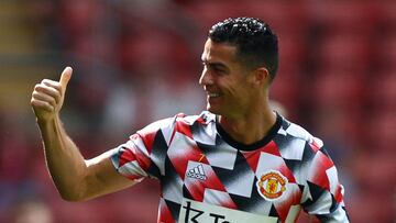 Cristiano Ronaldo calentando con el United.