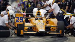 Fernando Alonso, of Spain, and his crew practice a pit stop during a practice session for the Indianapolis 500 IndyCar auto race at Indianapolis Motor Speedway, Wednesday, May 17, 2017 in Indianapolis. (AP Photo/Michael Conroy)