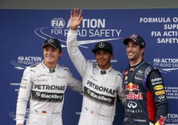 Primer podio del año, con los Mercedes de Hamilton y Rosberg en primera y tercera posición y con el Red Bull de Ricciardo segundo.