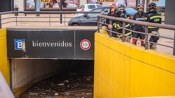 Efectivos de la UME junto al parking inundado del Centro Comercial Bonaire, a 3 de noviembre de 2024, en Valencia, Comunidad Valenciana (España). La Generalitat valenciana ha decidido limitar durante la jornada de hoy el tránsito de personas en los municipios más afectados por la DANA, que el pasado 29 de octubre arrasó la provincia de Valencia y que deja ya una cifra de fallecidos de más de 210. Además, se ha decretado un nivel de alerta naranja por lluvias de hasta 150 litros por metro cuadrado en estas zonas.
03 NOVIEMBRE 2024;DANA;TEMPORAL;LLUVIA;ARRASADO;INUNDACIONES;PRECIPITACIONES
Jorge Gil / Europa Press
03/11/2024