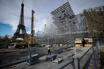 Los Juegos Olímpicos de 2024 están a la vuelta de la esquina. Se llevarán a cabo entre el 26 de julio y el 11 de agosto de 2024 en la ciudad de París. Por ello, el monumento más famoso de la capital francesa se prepara para la ocasión: la Torre Eiffel se pintará de un brillante color dorado-marrón para atraer todas las miradas de los visitantes.