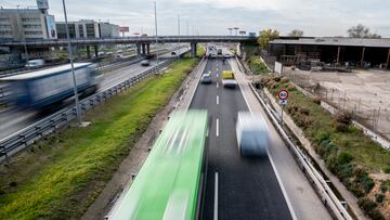 Varios coches circulan por la autovía A5, a 5 de diciembre de 2023, en Madrid (España). La Dirección General de Tráfico (DGT) prevé 1,6 millones de desplazamientos de largo recorrido por las carreteras de la Comunidad de Madrid durante los próximos días festivos del puente de la Constitución y de la Inmaculada, y pone en marcha el operativo especial desde este martes a las 15.00 horas y hasta la medianoche del próximo domingo 10 de diciembre. La previsión de desplazamientos de Tráfico para estos días festivos por toda la red viaria española llega a 7.830.000 desplazamientos de largo recorrido, lo que supone un incremento del 17,13% con respecto a los datos reales de 2022 y del 10,04% frente a los de 2017, último año en el que las festividades coincidieron con un miércoles y un viernes, igual que en esta ocasión.
05 DICIEMBRE 2023;MADRID;DGT;DESPLAZAMIENTOS;PUENTE DE LA CONSITUCIÓN
A. Pérez Meca / Europa Press
05/12/2023