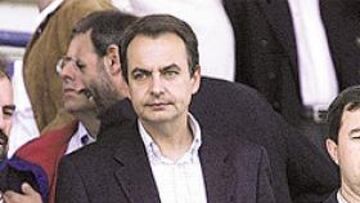 <b>YA ESTUVO EN EL COLISÉUM. </b>Zapatero vio hace años a la Cultural y ahora quiere animar al Barça.