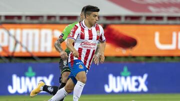Fernando Beltgrán en un juego con Chivas