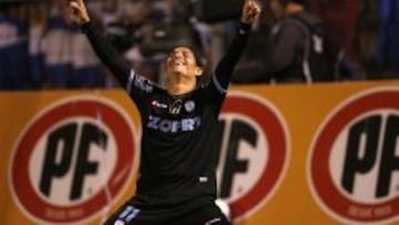 Manuel Villalobos celebra su gol ante Universidad Cat&oacute;lica 