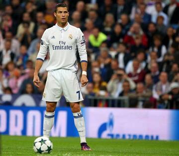 Cristiano Ronaldo prepares to take a free-kick.