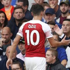 ESPN habla de una bronca entre Özil y Emery; el técnico lo niega