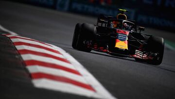 Max Verstappen con el Red Bull en México.