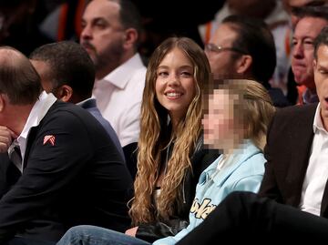 Sydney Sweeney, actriz y productora estadounidense, en las gradas del Barclays Center de Brooklyn.