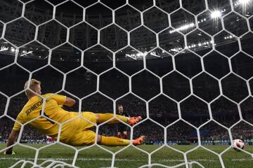 Tanda de penaltis. Ivan Rakitic marc¨® el quinto penalti que dio la clasificaci¨®n a Crocia (3-2).