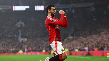 Soccer Football - Premier League - Manchester United v Leicester City - Old Trafford, Manchester, Britain - November 10, 2024 Manchester United's Bruno Fernandes celebrates scoring their first goal Action Images via Reuters/Lee Smith EDITORIAL USE ONLY. NO USE WITH UNAUTHORIZED AUDIO, VIDEO, DATA, FIXTURE LISTS, CLUB/LEAGUE LOGOS OR 'LIVE' SERVICES. ONLINE IN-MATCH USE LIMITED TO 120 IMAGES, NO VIDEO EMULATION. NO USE IN BETTING, GAMES OR SINGLE CLUB/LEAGUE/PLAYER PUBLICATIONS. PLEASE CONTACT YOUR ACCOUNT REPRESENTATIVE FOR FURTHER DETAILS.. TPX IMAGES OF THE DAY
