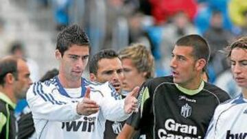 <b>DECEPCIÓN. </b>Mateo y Mosquera en el partido contra el Vecindario.