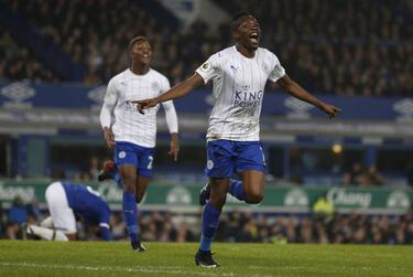 Musa at the double as Leicester see off Everton