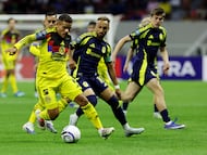 Soccer Football - CONCACAF Champions Cup - Quarter Final - Second Leg - Club America v Nashville SC - Estadio Ciudad de Mexico, Mexico City, Mexico - April 14, 2026 Club America's Jonathan dos Santos in action with Nashville SC's Hany Mukhtar REUTERS/Henry Romero