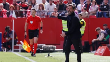 Quique S¨¢nchez Flores, durante el partido.