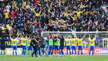La afición cadista aplaude a su equipo en el Nuevo Mirandilla.