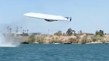 Barco de Freedom One Racing volando por los aires en el Desert Storm Shootout 2025