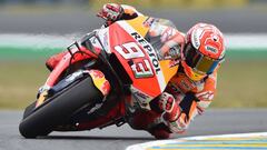 Repsol Honda Team&#039;s Spanish rider Marc Marquez rides during the second MotoGP free practice session, ahead of the French Motorcycle Grand Prix, on May 17, 2019, in Le Mans, northwestern France. (Photo by JEAN-FRANCOIS MONIER / AFP)