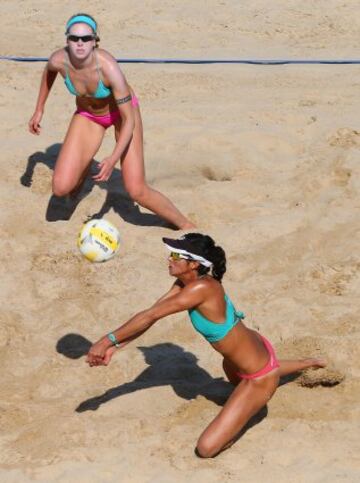 Campeonato femenino de voley playa Abierto de Hudson River Park de Nueva York.