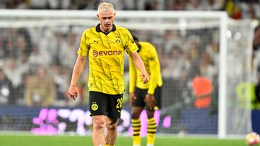 Dortmund's Norwegian defender #26 Julian Ryerson reacts after losing at the end of the UEFA Champions League final football match between Borussia Dortmund and Real Madrid, at Wembley stadium, in London, on June 1, 2024. (Photo by INA FASSBENDER / AFP)