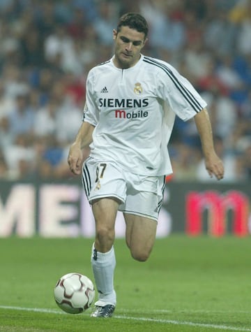 Jugó con el Real Madrid la temporada 2003-04. Defendió la camiseta del Celta entre 2005 y 2007.