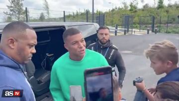 Kylian Mbappé was the protagonist after PSG training. The most repeated phrase from fans was: “Thank you for everything, Kylian”.