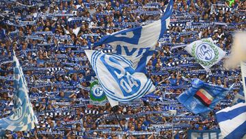 Afición del Schalke en un partido de la Bundesliga.