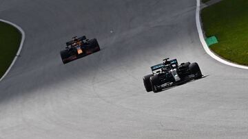 Lewis Hamilton (Mercedes W11) y Max Verstappen (Red Bull RB16). Estiria, F1 2020.