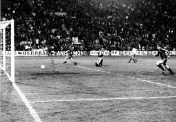 Antes del partido, Miguel Mu?oz hab赤a comentado que tal y como jugaba Malta pod赤an sobrar minutos para alcanzar once tantos. Y en verdad que sobraron. Pero faltaba completar la docena para proclamarse campeones del grupo. Y el duod谷cimo impacto en las redes maltesas lo consigui車 Se?or, que hab赤a empezado fallando el penalti se?alado por Goksel, pero que compens車 con creces su fallo con el gol del triunfo.
