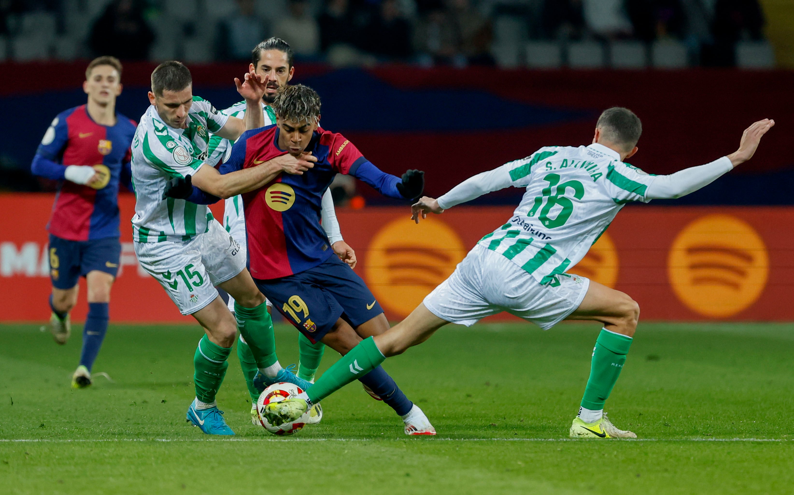 Barcelona - Betis: TV, horario y cómo ver LaLiga EA Sports online hoy