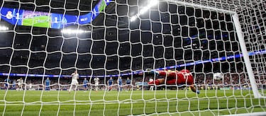 2-1. De nuevo Kylian Mbappé anota desde los once metros superando a Gerónimo Rulli.