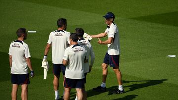 Luis Enrique, en un entrenamiento con el PSG.