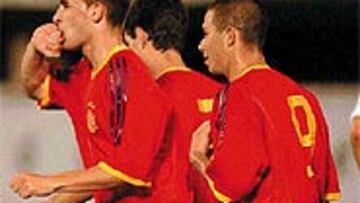 <b>DEDICADO A SU MADRE</B>. Portillo se estreno marcando con España.