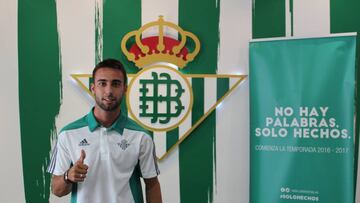 Rafa Navarro llevará el 2 del Betis.