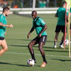 Pellegrini ya tiene a Sabaly