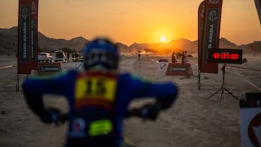 Lorenzo Santolino, a punto de tomar la salida de la Etapa 1 del Dakar 2026.