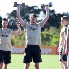 El Ajax recupera a su capitán para jugar contra el Madrid