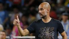 Pep Guardiola da instrucciones durante el partido de la International Champions Cup que enfrent&oacute; ayer al Borussia Dortmund y al Manchester City.