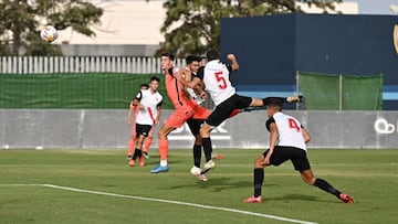 Momento en qye Roberto anota el primer gol del M&aacute;laga.