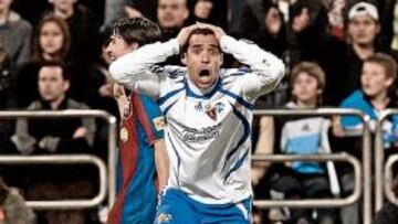 <b>NO SE LO PODÍA CREER.</b> Juanfran, inmediatamente después de que el árbitro le pitara el penalti.