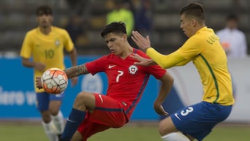 Futbol, Chile vs Brasil
El jugador de la seleccion chilena Víctor Dávila disputa el balon con Lucas Cunha de Brasil durante el partido por el grupo A del Sudamericano sub 20 Ecuador 2017 disputado en el estadio Riobamba, Ecuador
20/01/2017
Valdemar Hurtado/Photosport*******
Football, Chile vs Brasil
The player of the Chilean selection Víctor Dávila dispute the ball with Lucas Cunha of Brazil during the match for the group A of the South American sub 20 Ecuador 2017 disputed in the Riobamba stadium, Ecuador
20/01/2017
Valdemar Hurtado/Photosport