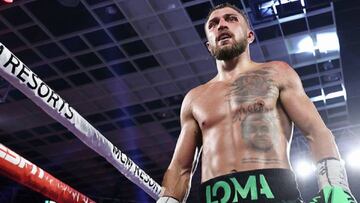 What is Vasiliy Lomachenko's boxing record?